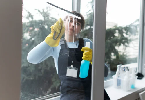 Nettoyage de vitres intérieures et extérieures à la Courneuve